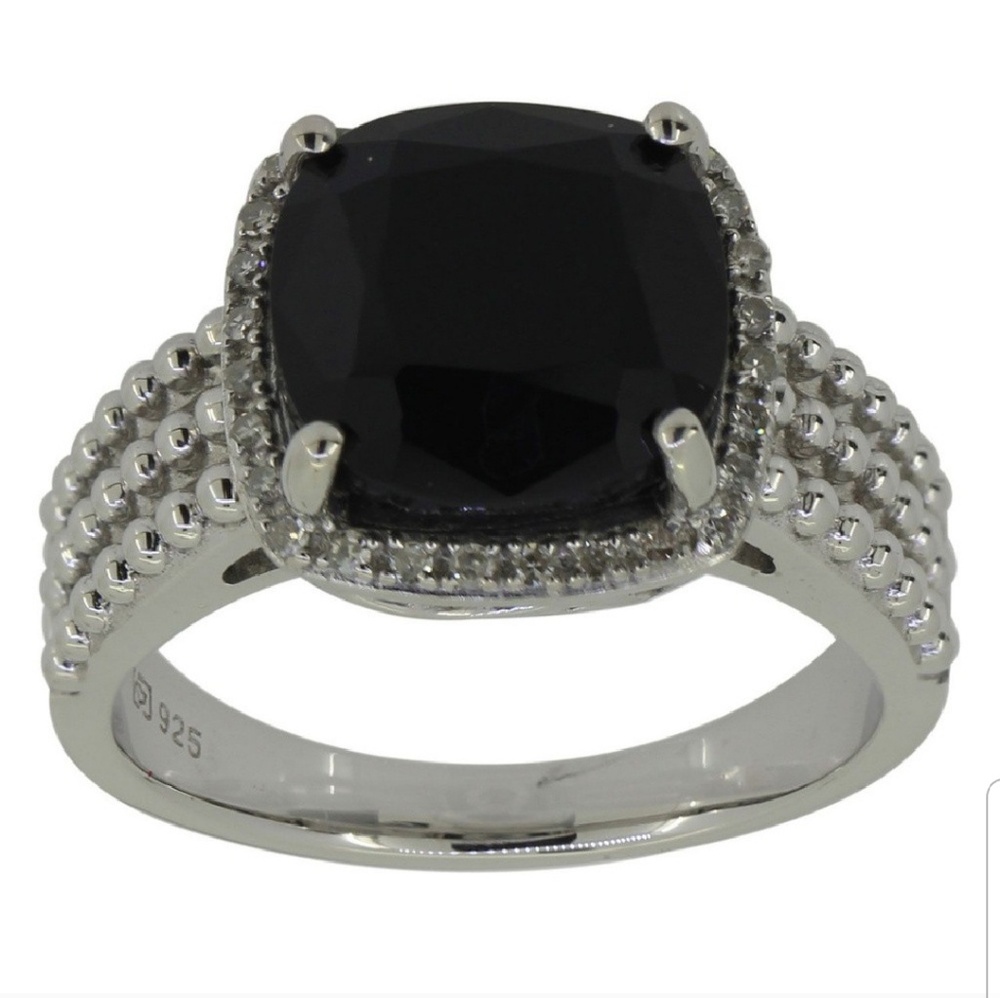 3.2 CT onyx and sterling silver ring size 7